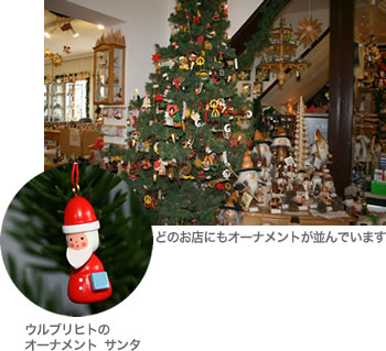どのお店にもオーナメントが並んでいます