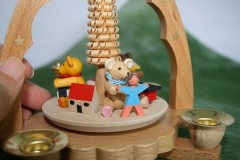 どのくまも首にマフラーをしているのが特徴です