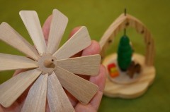 羽は取り外して収納します