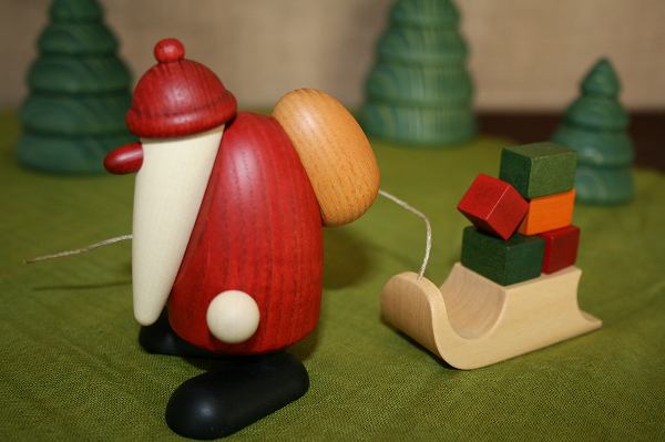 サンタとプレゼントのソリ